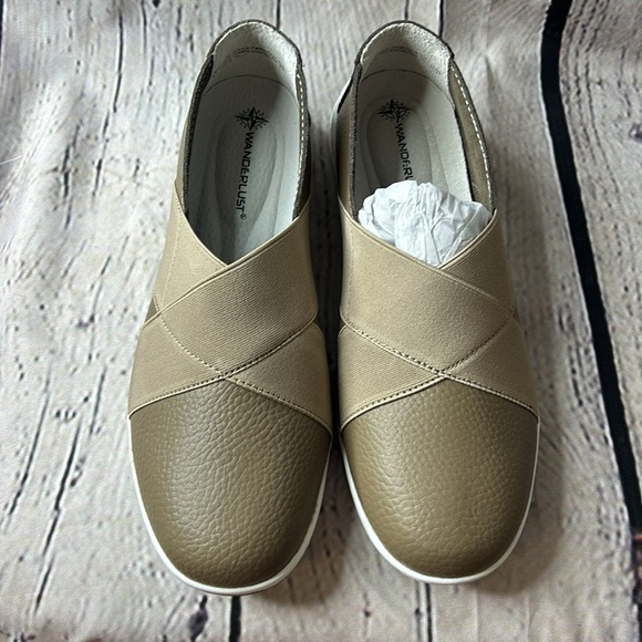 NWT Wanderlust taupe/taupe leather Dolly slip on loafers size 8 wide.never worn - Picture 4 of 8